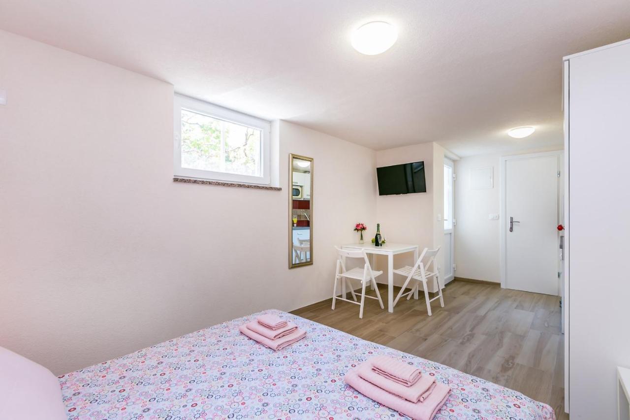 Apartman Hana Apartment Omisalj ภายนอก รูปภาพ