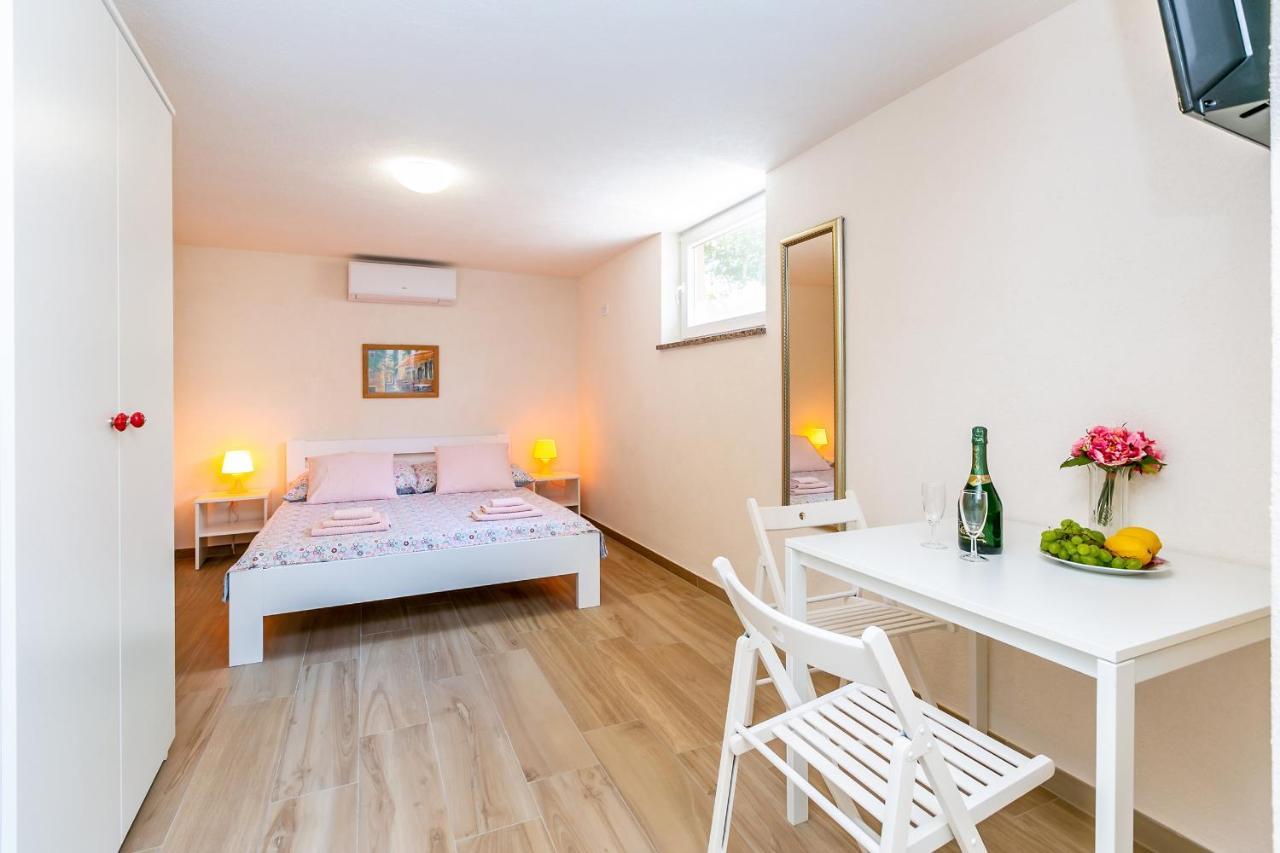 Apartman Hana Apartment Omisalj ภายนอก รูปภาพ