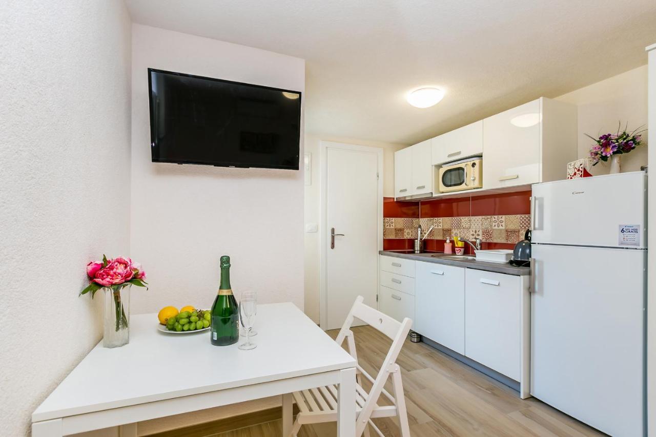 Apartman Hana Apartment Omisalj ภายนอก รูปภาพ