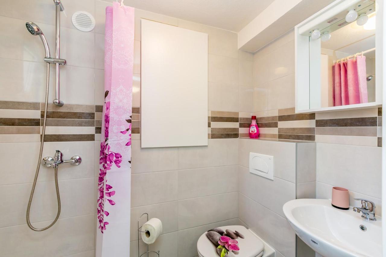 Apartman Hana Apartment Omisalj ภายนอก รูปภาพ
